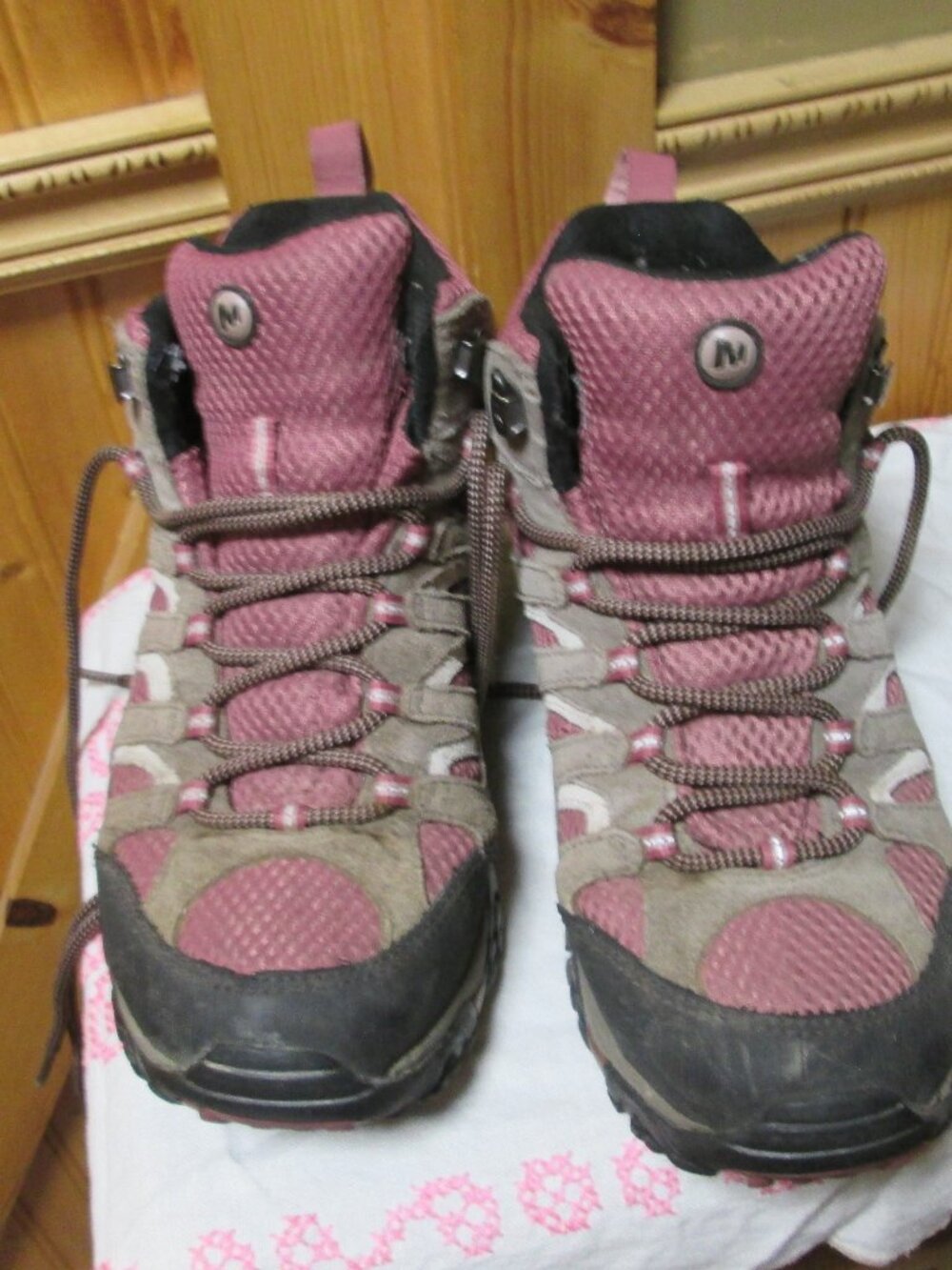 Merrell Waterproof Moda stay dry vibram soles pink brown hiking boots 8.5 US